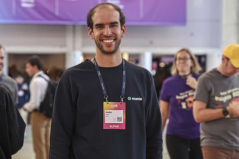 Manie. Poupar na conta da energia apenas com um clique