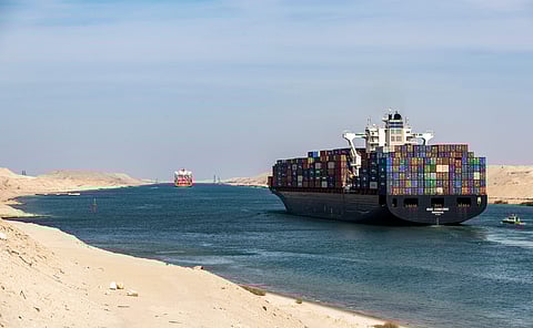 Substituir o Canal do Suez pelo Cabo da Boa Esperança, fugindo ao Mar Vermelho, representa mais 20 dias de viagem para os navios de contentores