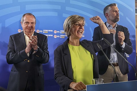 Marta Temido entre Carlos César e Pedro Nuno Santos.