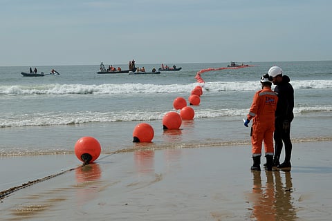 Foto de um dos momentos do processo de amarração do cabo 2Africa. Foto: D.R.