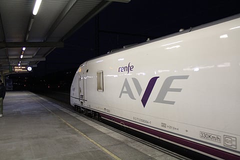 O tempo de viagem de mais de quatro horas entre Vigo e Madrid deve-se à  passagem do Avril por Santiago de Compostela. FOTO: Direitos Reservados