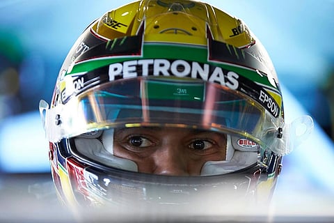 Lewis Hamilton a quatro pole positions de Ayrton Senna