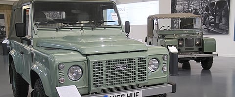 Land Rover vai ter um livro dos seus 68 anos em Portugal