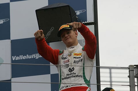 Mick Schumacher sobe ‘degrau’ no caminho para a F1