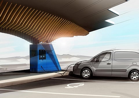Peugeot imagina os postos de carregamento do futuro