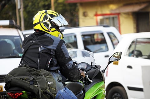 Porque é difícil aos condutores verem os motociclistas?