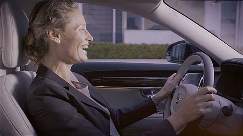 Estreia mundial: Volvo integra Skype na gama 90