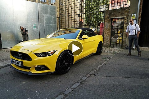 Aceitaria um ‘blind date’ do Tinder a bordo de um Ford Mustang?