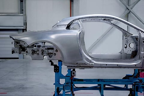 Alpine vai revelando novo desportivo a ‘conta-gotas’