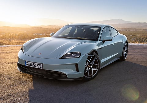 Novo Porsche Taycan é mais potente e tem autonomia reforçada