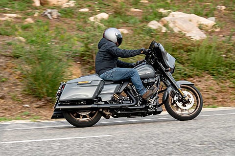 Contacto – Harley-Davidson Street Glide ST