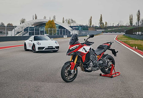 Que tal passar um dia a pilotar modelos Ducati e Porsche?