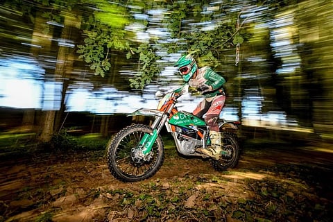 Mário Patrão compete no Enduro Sprint com moto elétrica