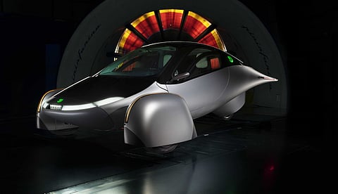 Aptera e Pininfarina apresentam veículo elétrico solar no CES 2025