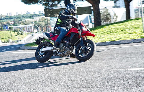 Ducati Hypermotard 698: Uma experiência repleta de adrenalina