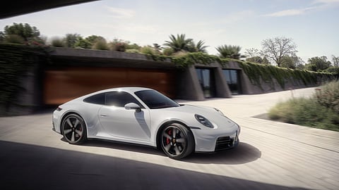 Porsche relança 911 Carrera S apenas com caixa automática PDK