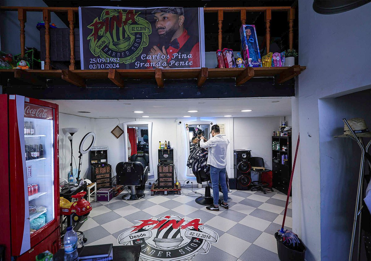Morte de Carlos Pina. "Estamos a fazer de tudo para manter a barbearia aberta"