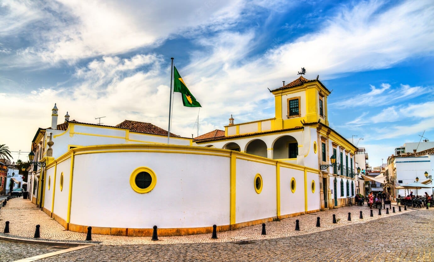 Faro Consulate attracts an increasing number of Brazilians coming from Spain