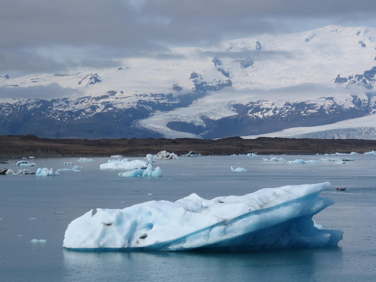 Oceans near record warming