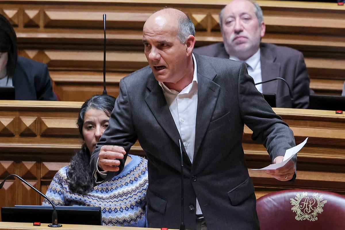 PCP admite debate de urgência sobre exames nacionais se ministro adiar audição na AR