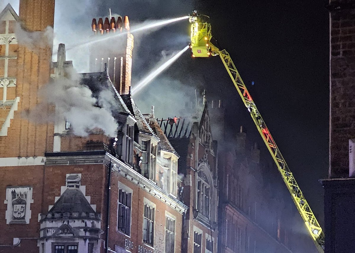 Incêndio em Hotel de Luxo em Londres: 100 Pessoas Evacuadas do Chiltern Firehouse