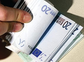 OECD recommends Portugal reduce tax burden on lower wages