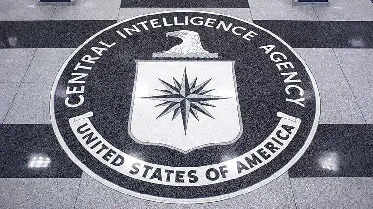 Ex-funcionário da CIA é acusado de roubar centenas de barras de ouro ...
