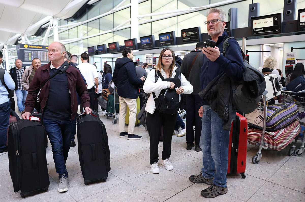 UK airports experience second day of chaos. Nine flights from Portugal to London are cancelled