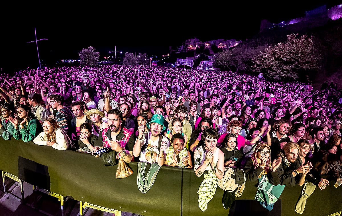 "Sold out": artists are selling fictional success to increase revenue