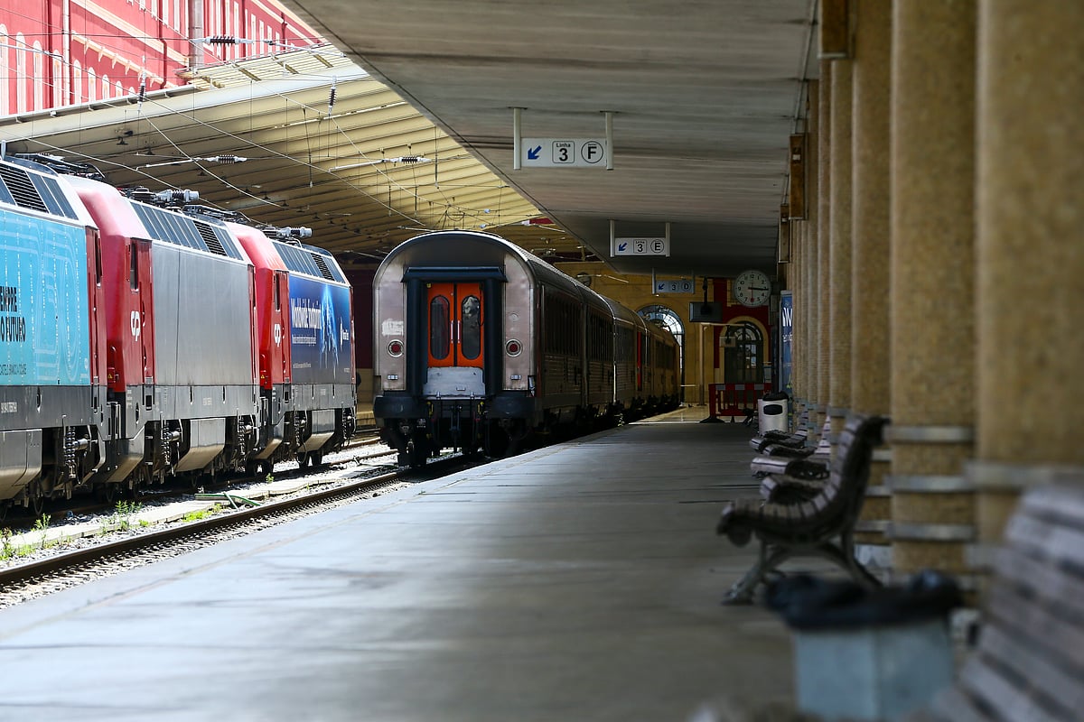 CP tests Starlink satellite to improve connectivity on high-speed trains