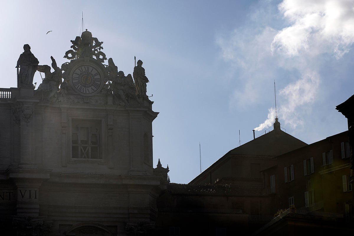 Novo Papa Enfrenta Desafios Cruciais: Unidade da Igreja, Finanças do Vaticano e o Futuro da Fé