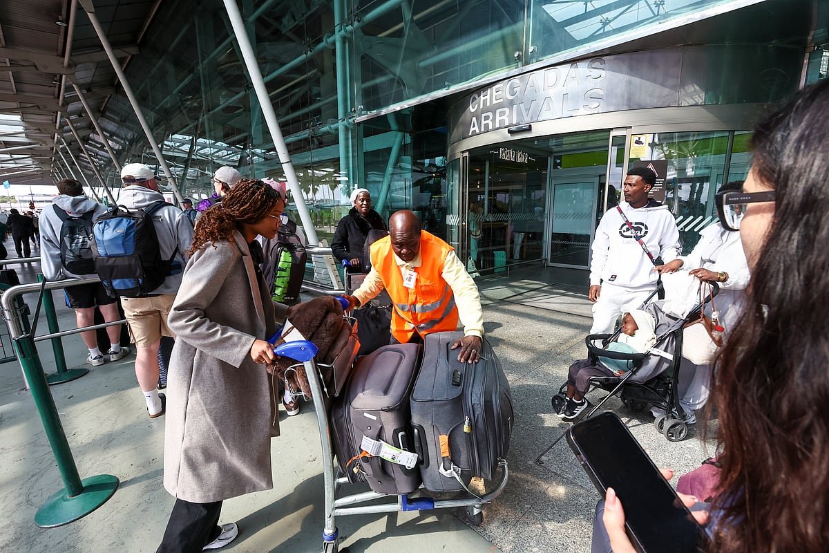 Technical issues cause border control delays at major airports