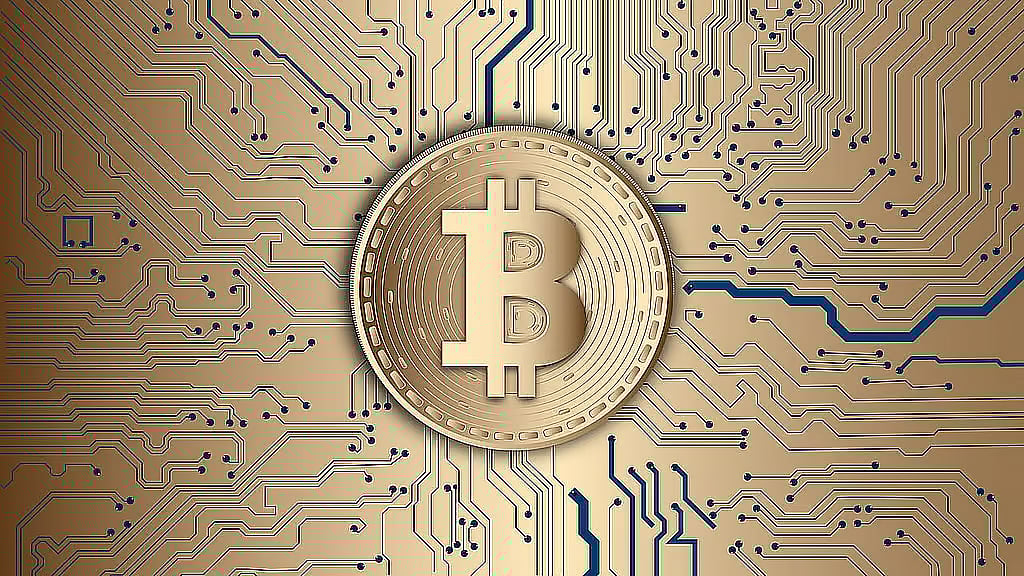 Bitcoin atinge novo máximo histórico de mais de 117 mil dólares