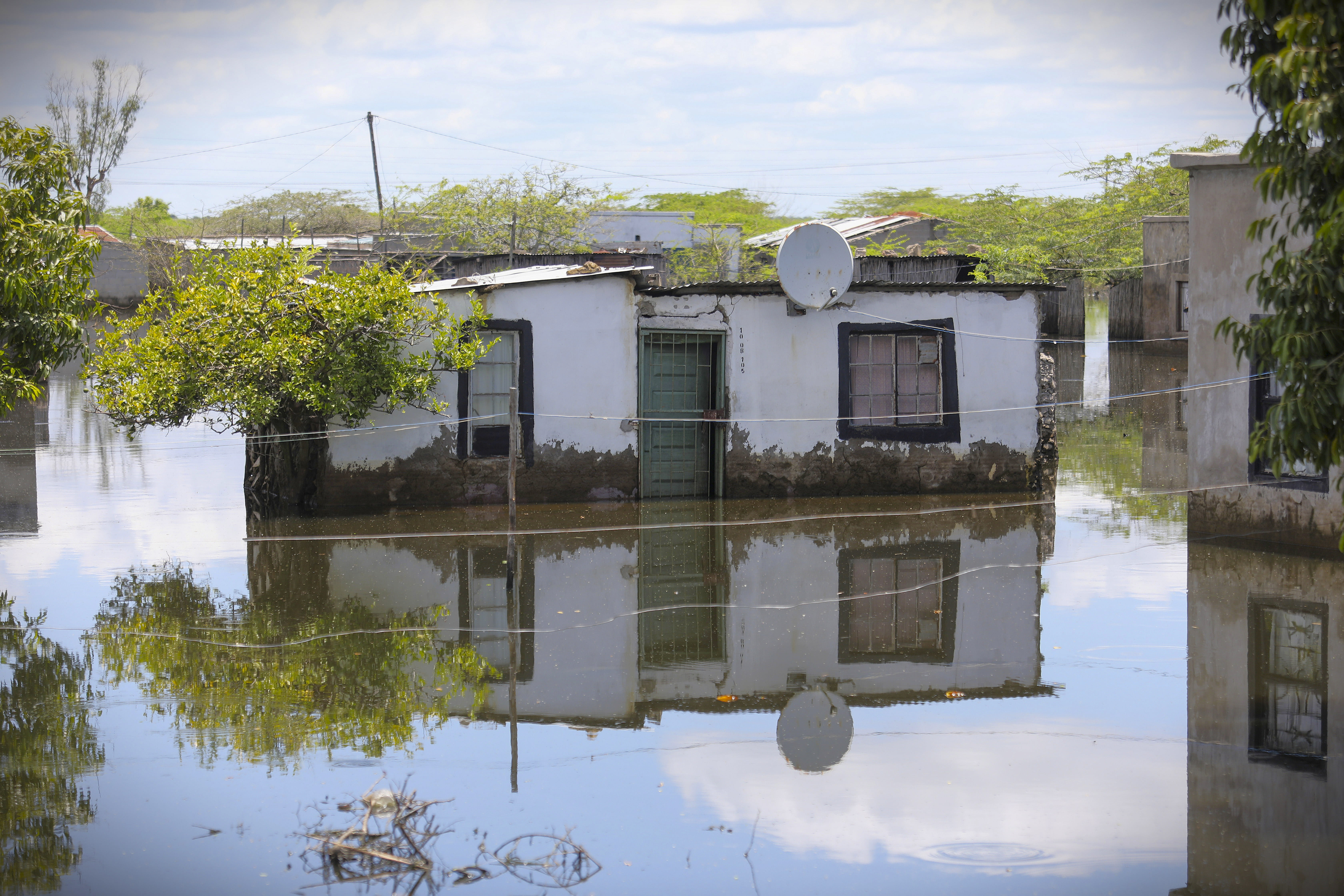 Rains in Mozambique leave nearly 300 dead and worsen humanitarian crisis
