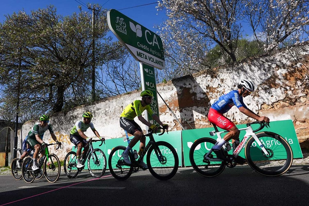 Volta ao Algarve. Paul Seixas vence a segunda etapa e Juan Ayuso é o novo líder