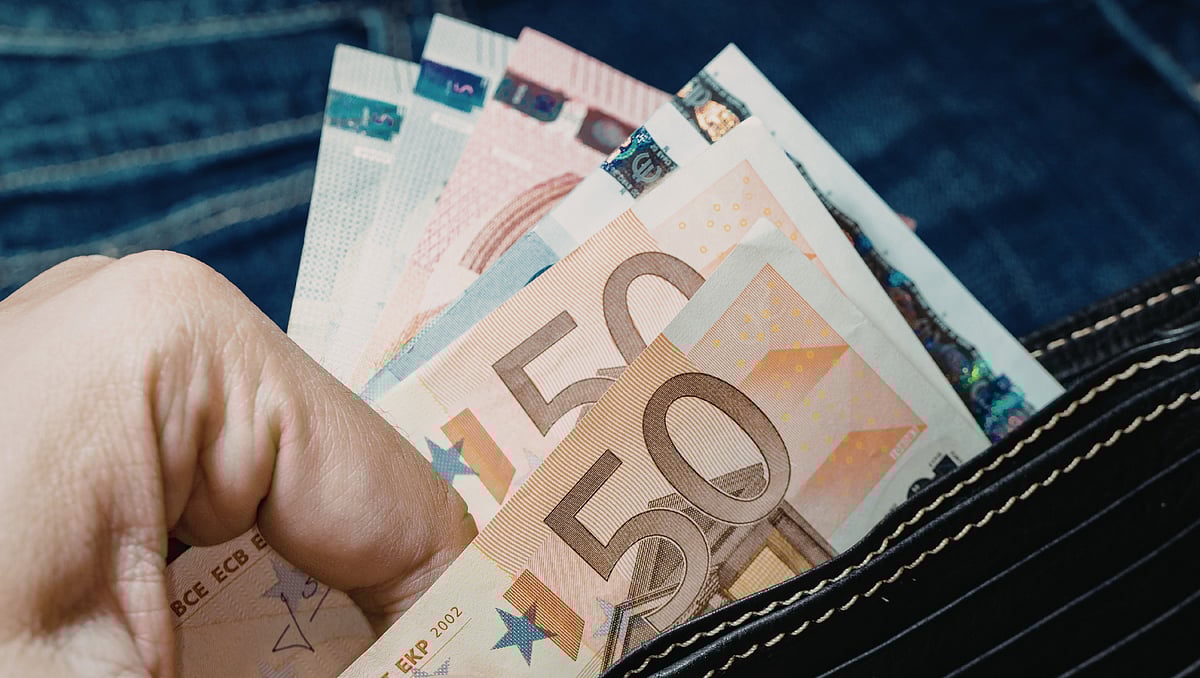 Average pay reaches €1,694 but productivity lags