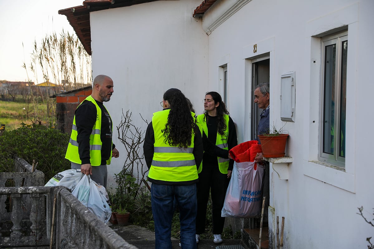 Door to door, Leiria Unida brings help, listening, and care
