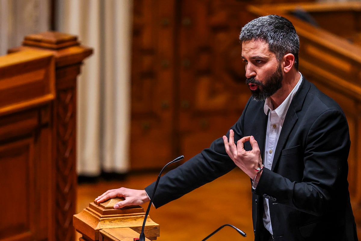 Parliament did not ban 'ideological' flags after João Almeida called Fabian Figueiredo ridiculous