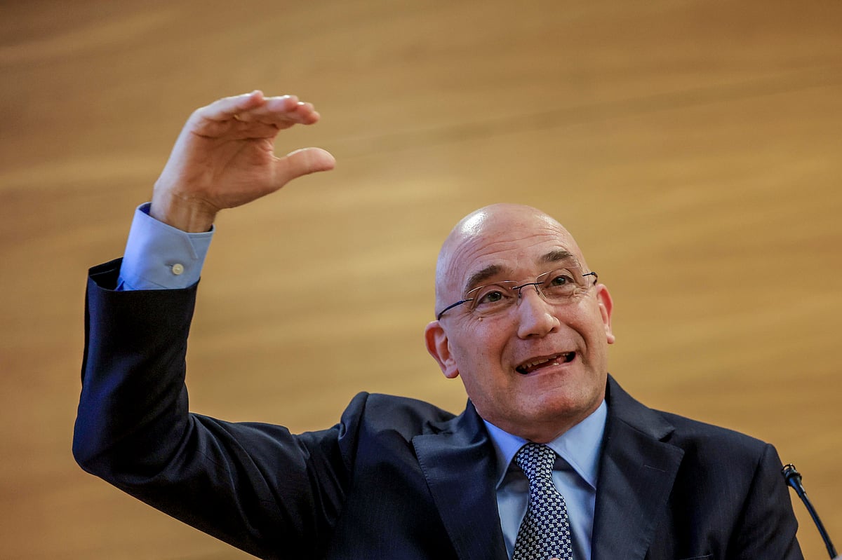 Passos' Challenge to the Government