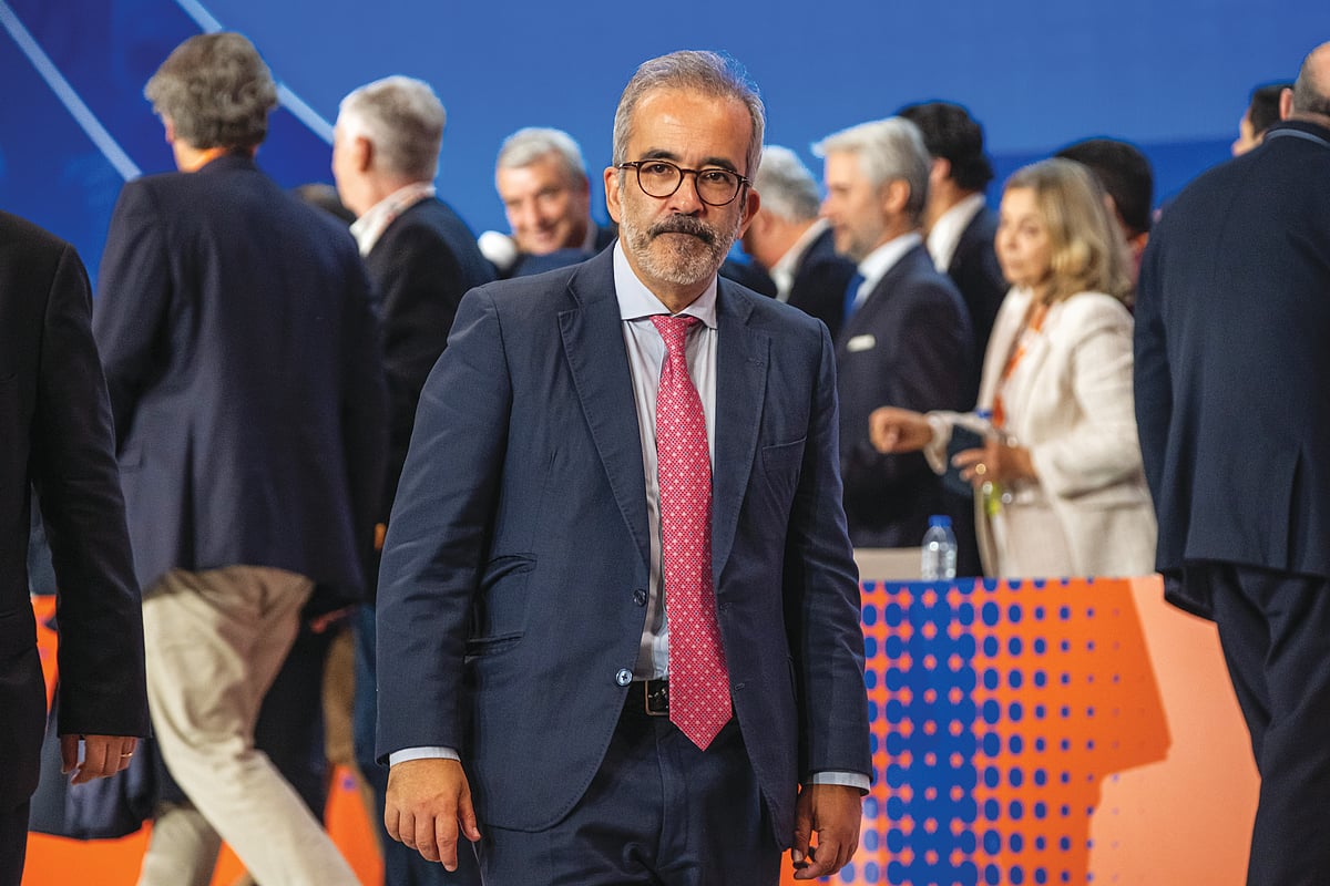 Parliament demands answers over Lajes refuelling