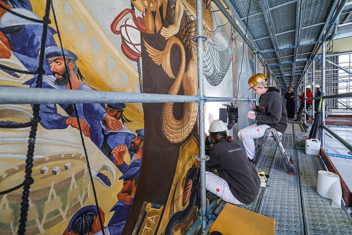 They look good from afar, but not so much up close: The restoration of the Almada murals at the Alcântara maritime station