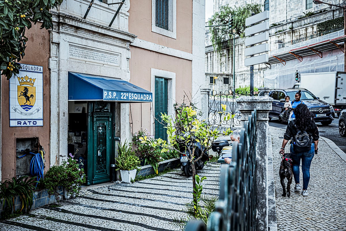 Seven officers held over alleged torture in Lisbon