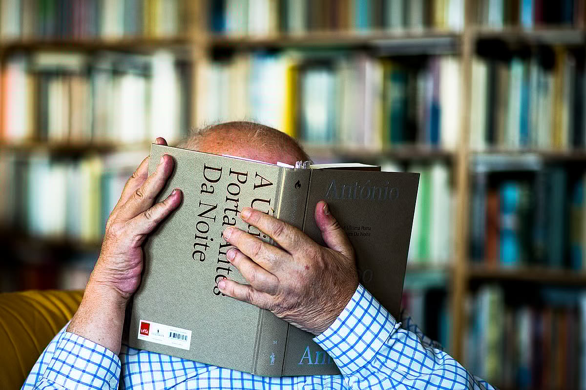 Reading António Lobo Antunes: poetry on the razor's edge