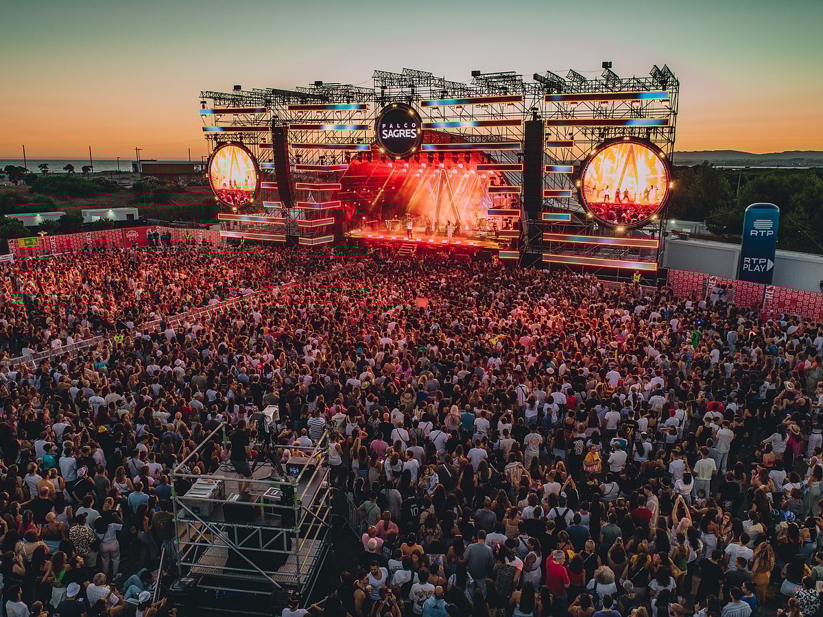 Sara Correia, Veigh, Vizinhos and Quim Barreiros at Sol da Caparica