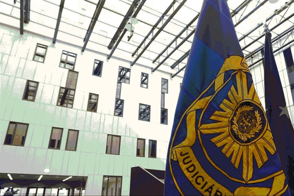 Judiciary Police conduct searches at the Santa Maria Hospital morgue