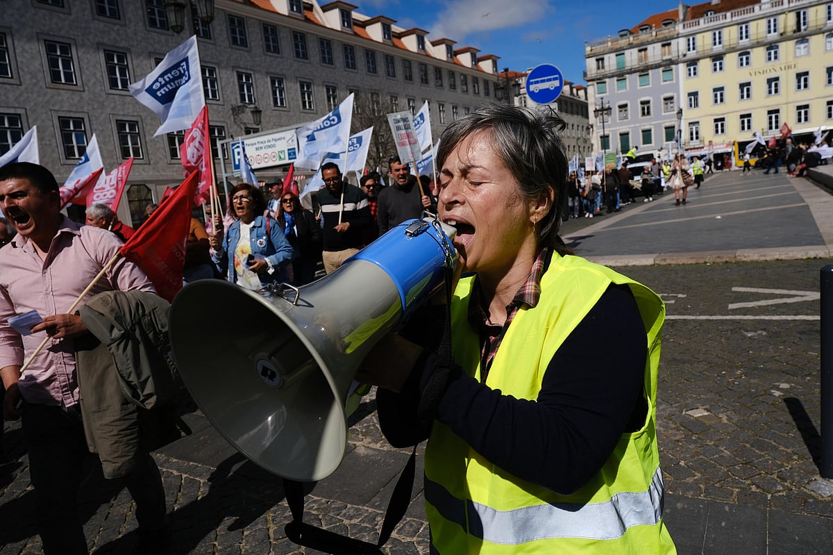 Around 500 people demonstrate in Lisbon for public sector pay rises