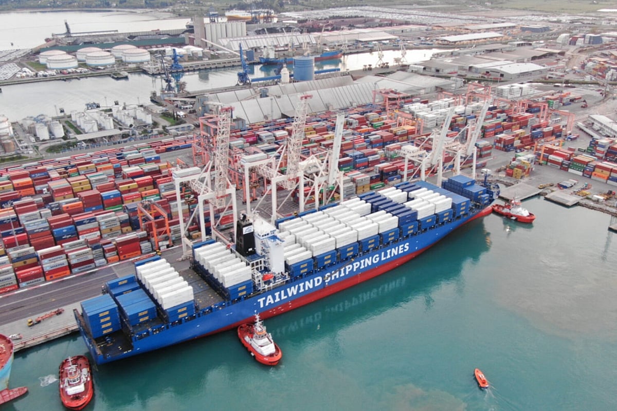 Lidl does not rely on luck. It operates 11 cargo ships of its own and will increase its fleet in 2026