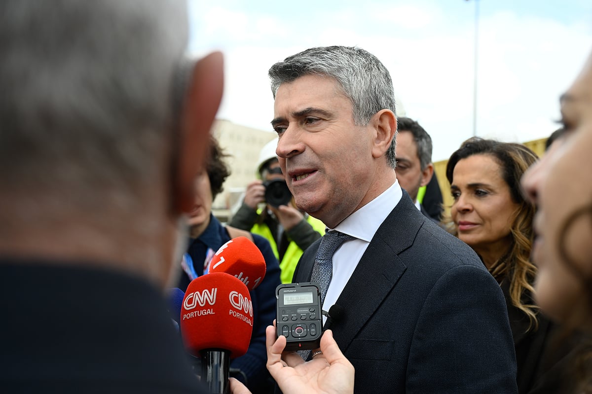 José Luís Carneiro attacks Government's response on Defence