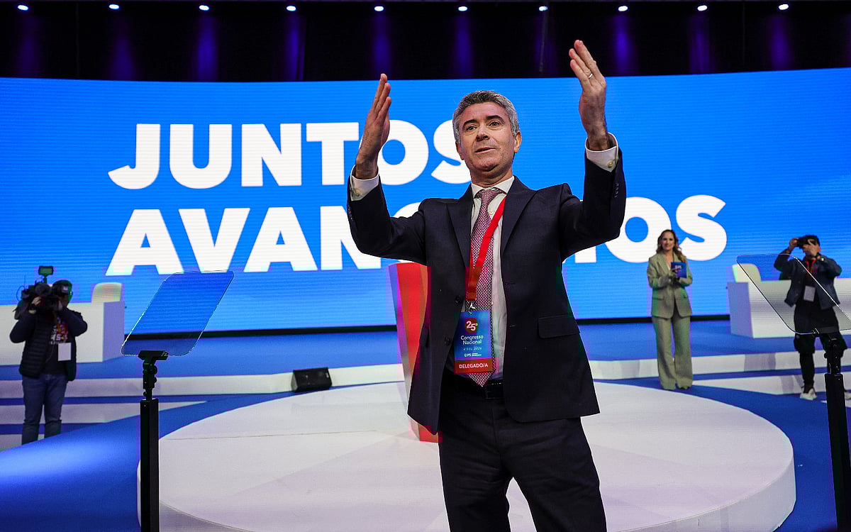 Carneiro agrees with Cavaco and says the 'Government does not govern' and is 'falling where it should not'