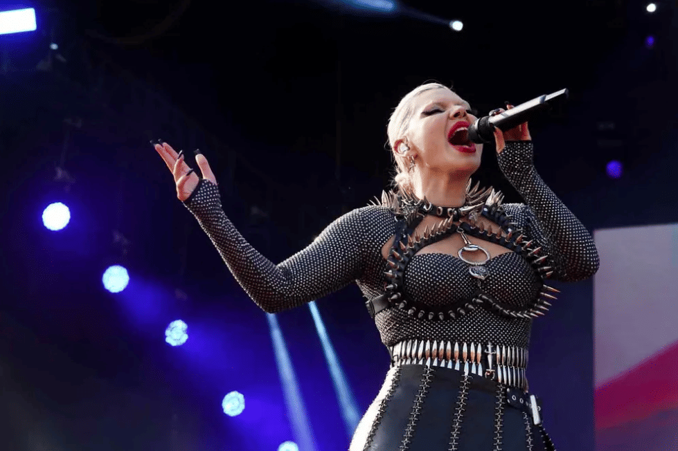 "I find the Portuguese public curious about Brazilian music, and I'm happy about that," says Duda Beat